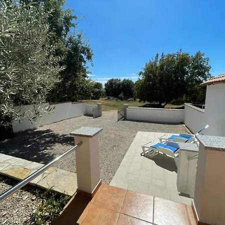 Apartment Panous 2 *